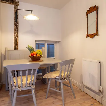 Chez Mannion Apartment