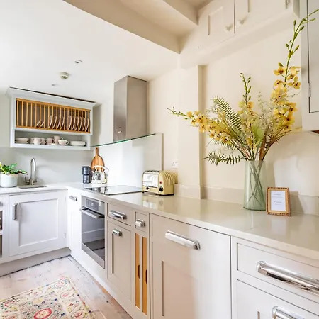 Chez Mannion Apartment